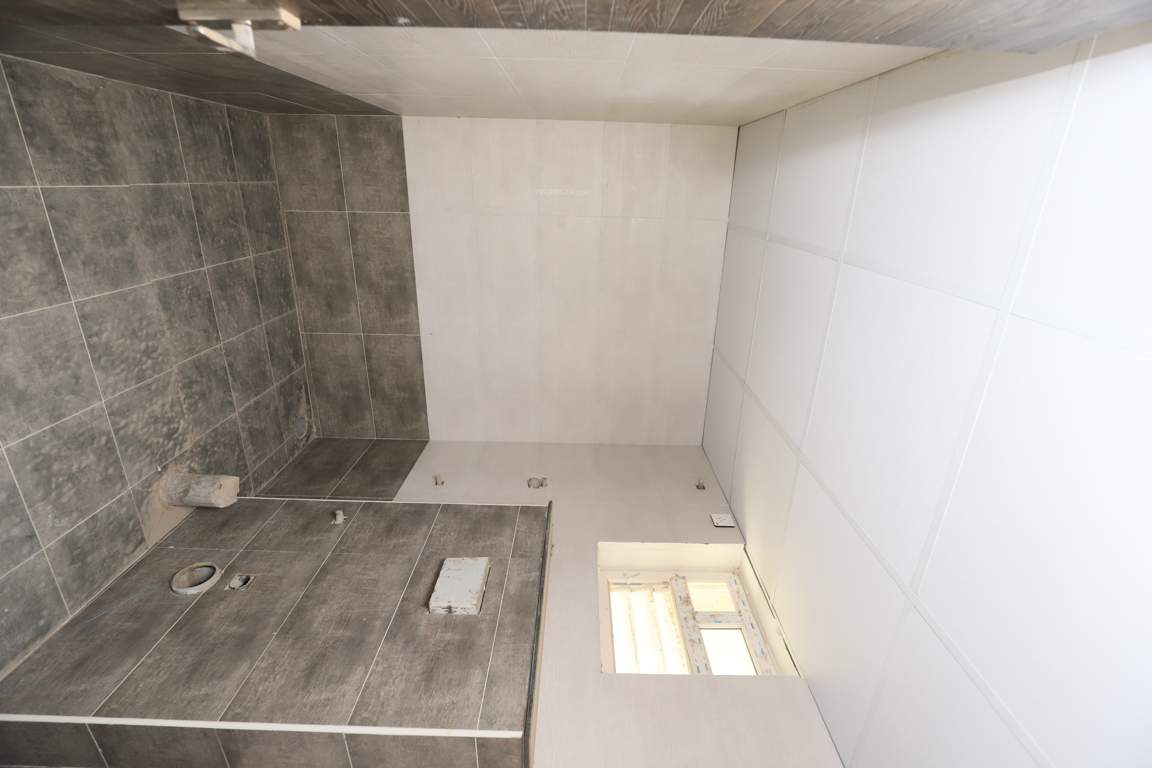  whispering winds Bathroom