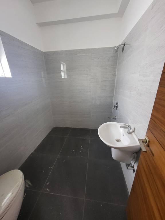 shantasriram brookwoods Bathroom