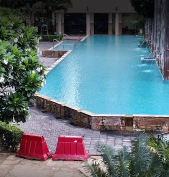  green-paradiso Swimming Pool