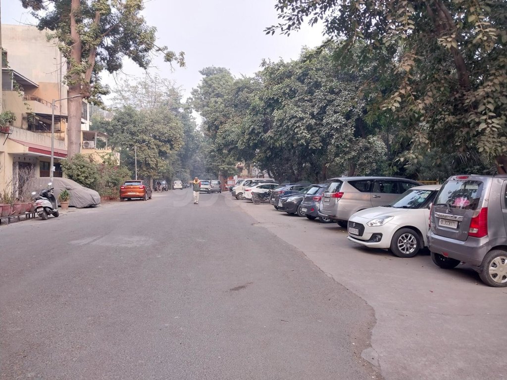 flats sarita vihar Internal Roads & Footpaths