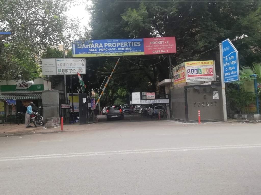 flats sarita vihar Internal Roads & Footpaths