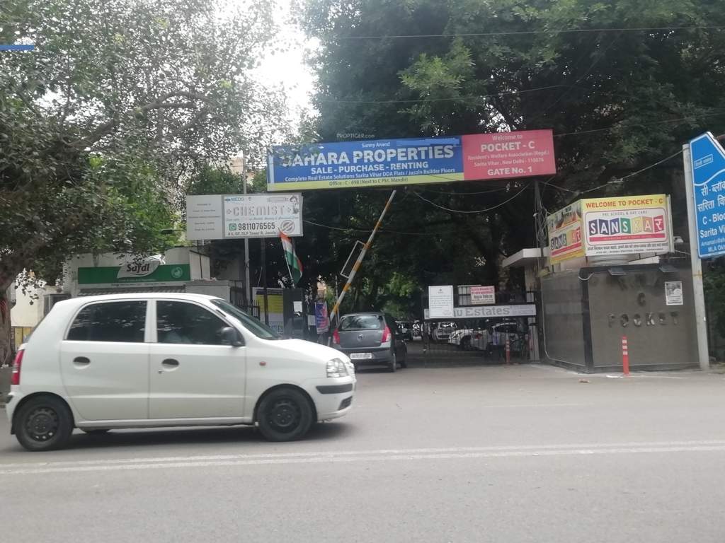 flats sarita vihar Internal Roads & Footpaths