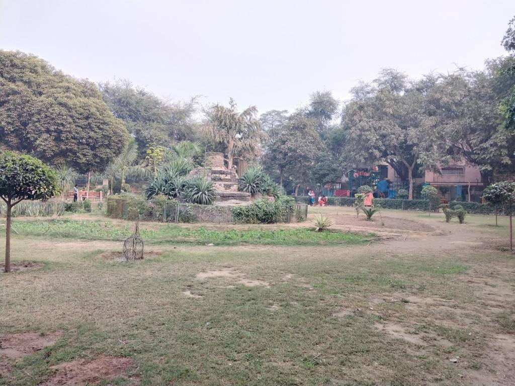 flats sarita vihar Others