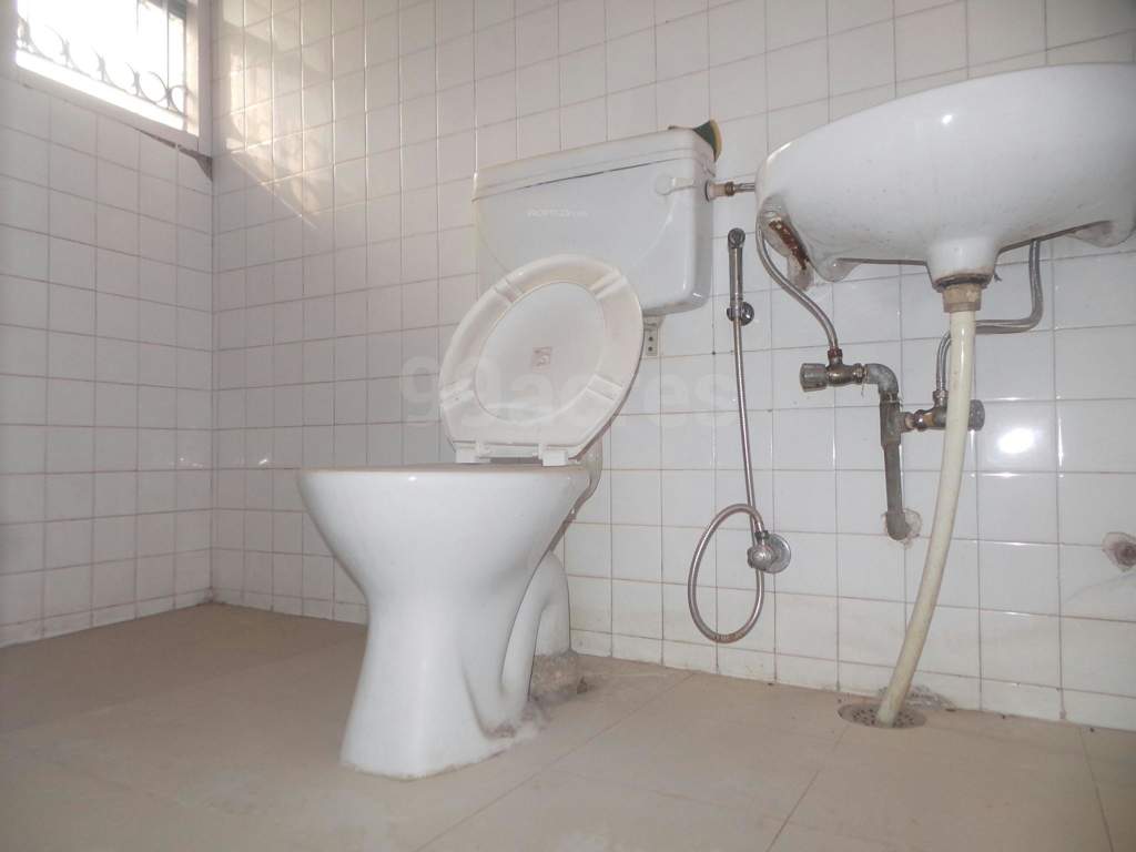 flats sarita vihar Bathroom
