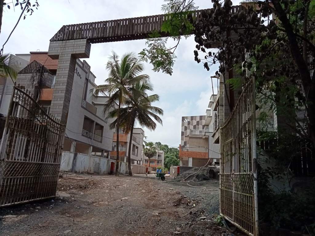  roman residency villa Entrance Gate Security Cabin