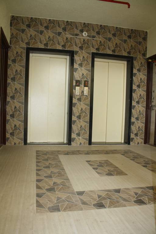  yash enclave Lift Available