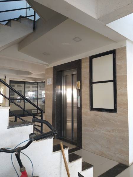 Lift Available cresta Lift Available