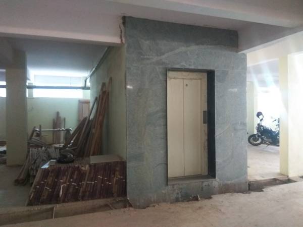 Lift Available sarovar Lift Available