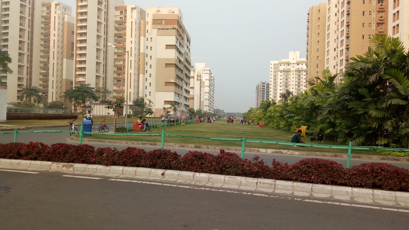 universal heights Others