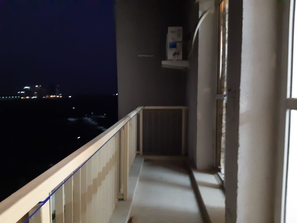 universal heights Balcony