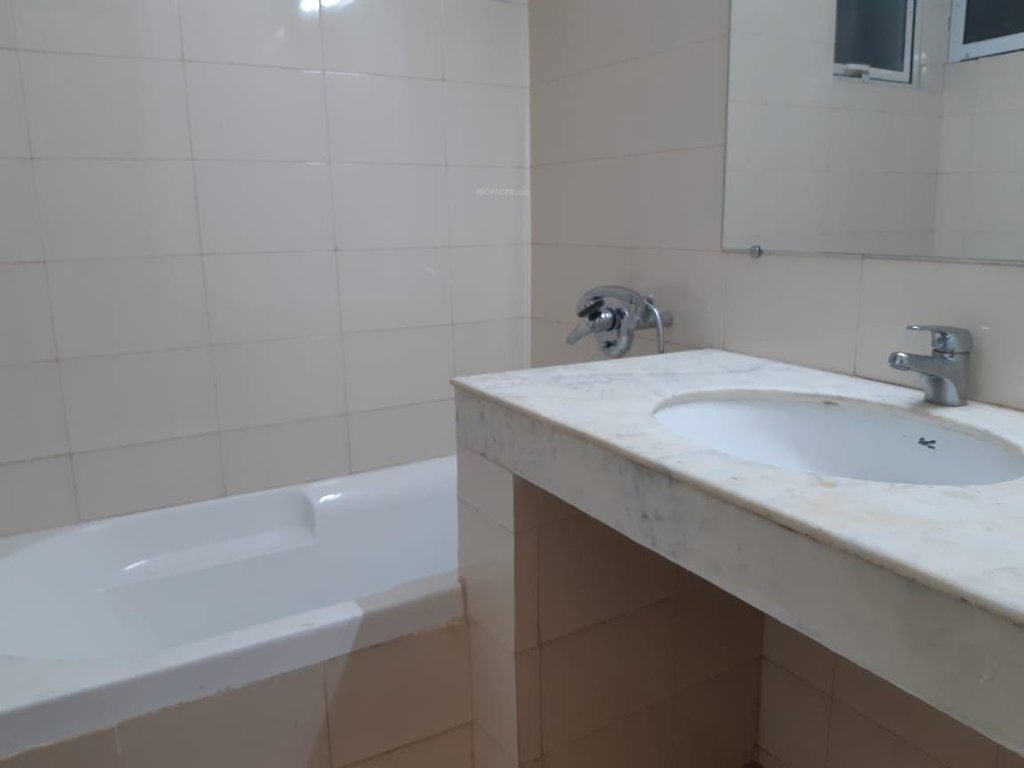 universal heights Bathroom