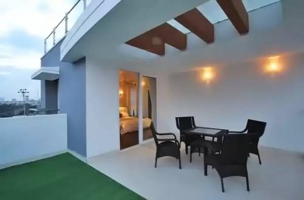 Balcony insignia-brooklands Balcony