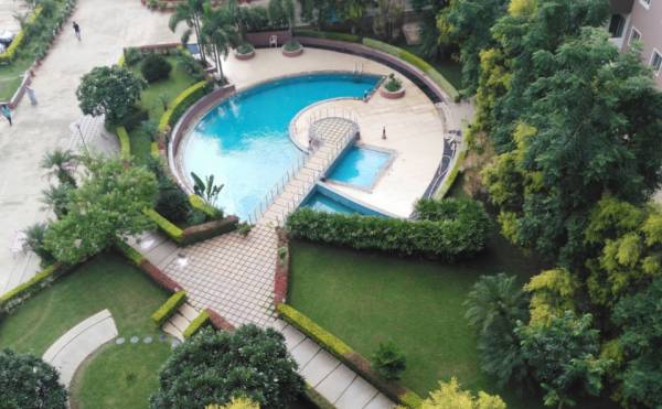  equinox Swimming Pool