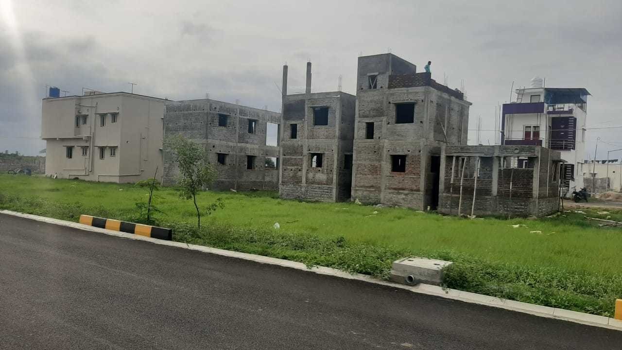  vaibhava oragadam Plot