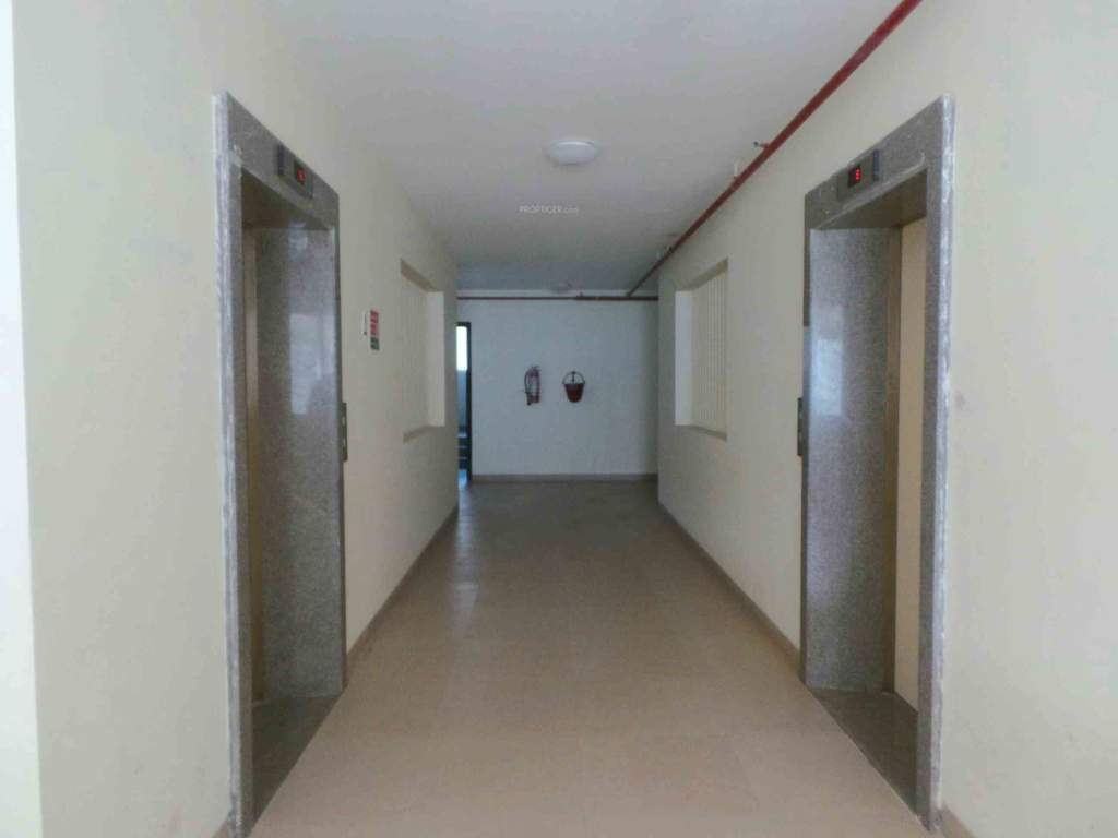  wadhwa viceroy park Lift Available