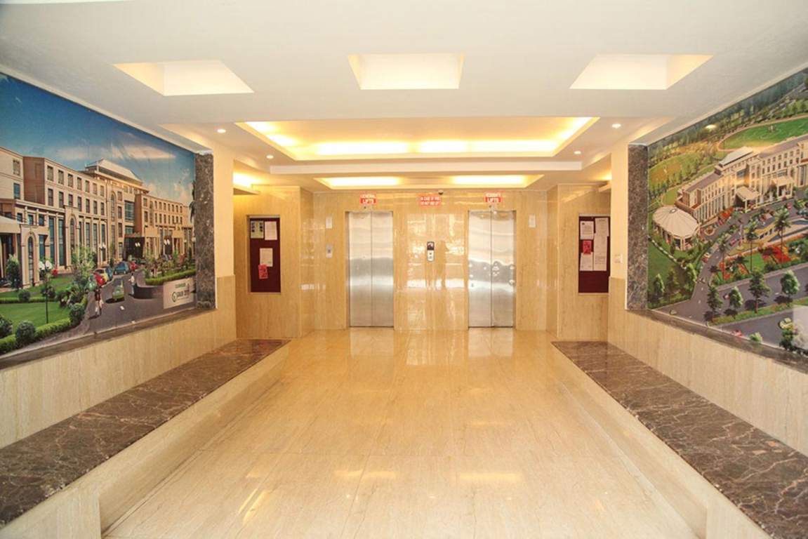  gaur city 1st avenue Lift(s)