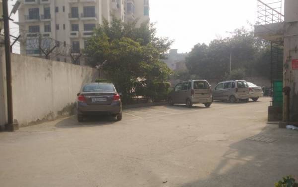  green-kaushambi Car Parking