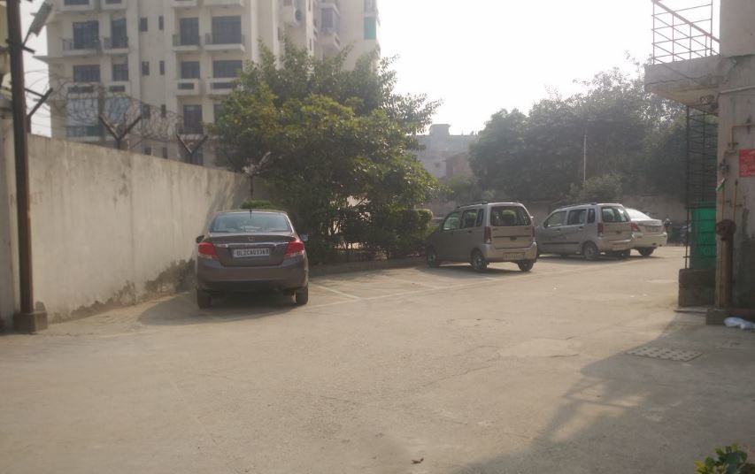  green kaushambi Car Parking