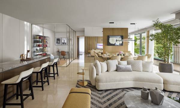  sky-city Dining Area