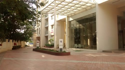  amrit-shakti-water-lilly-and-white-lilly Lobby