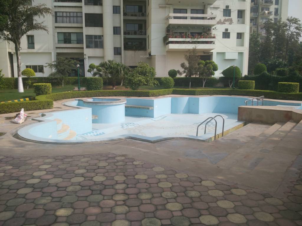  cosmos executive apartment Swimming Pool