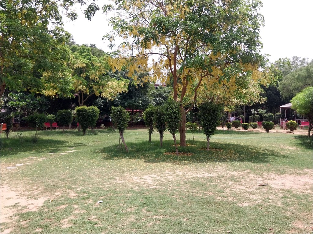  pink town house Landscaped Gardens
