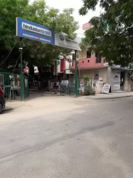  pink-town-house Others