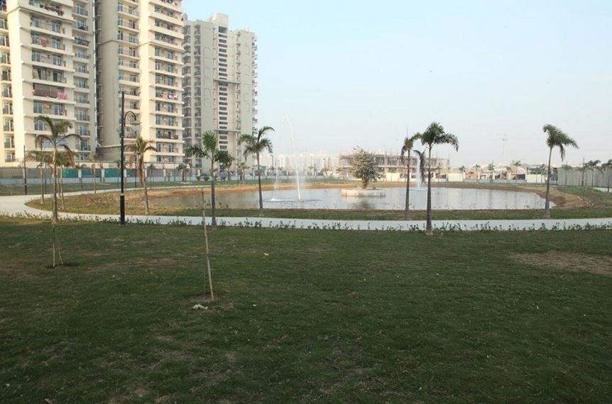 gaur city 4th avenue Landscaped Gardens
