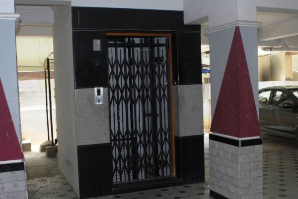  sawhney-fortune Lift Available