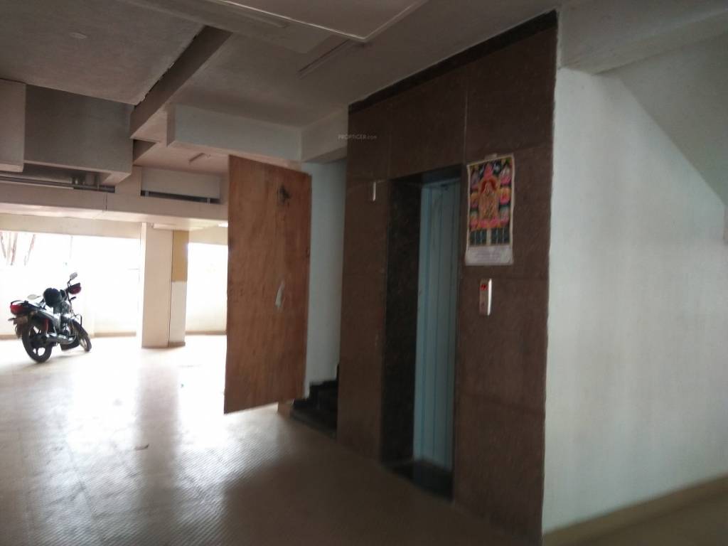  santa monica Lift Available