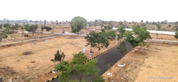  red-clay-court-2 Plot