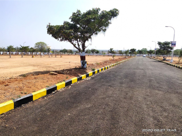  red-clay-court-2 Plot