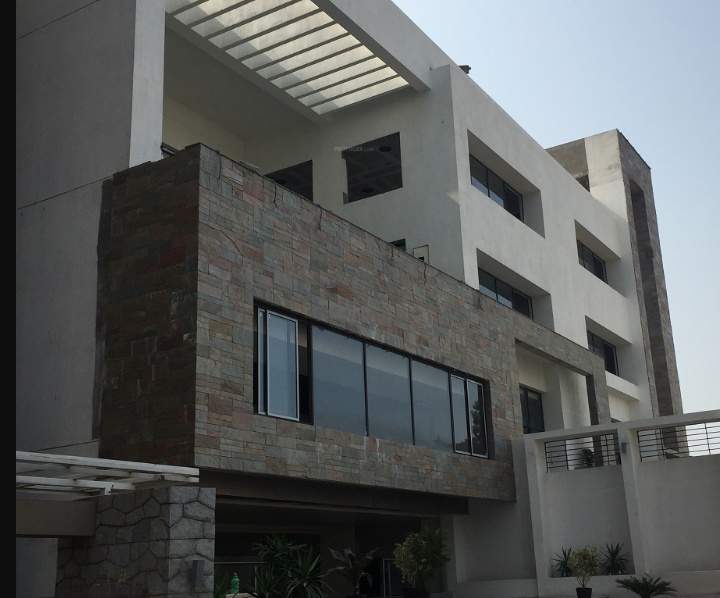  the botanika Club House