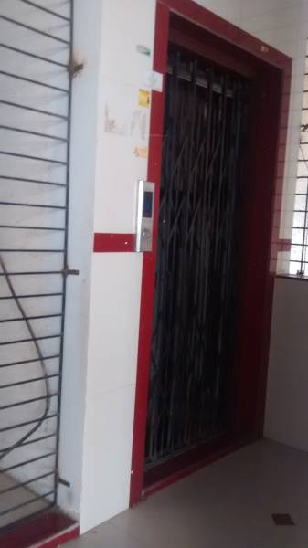 Lift Available plaza Lift Available