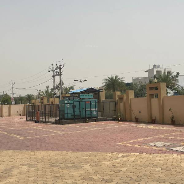  dream-avenue Paved Compound