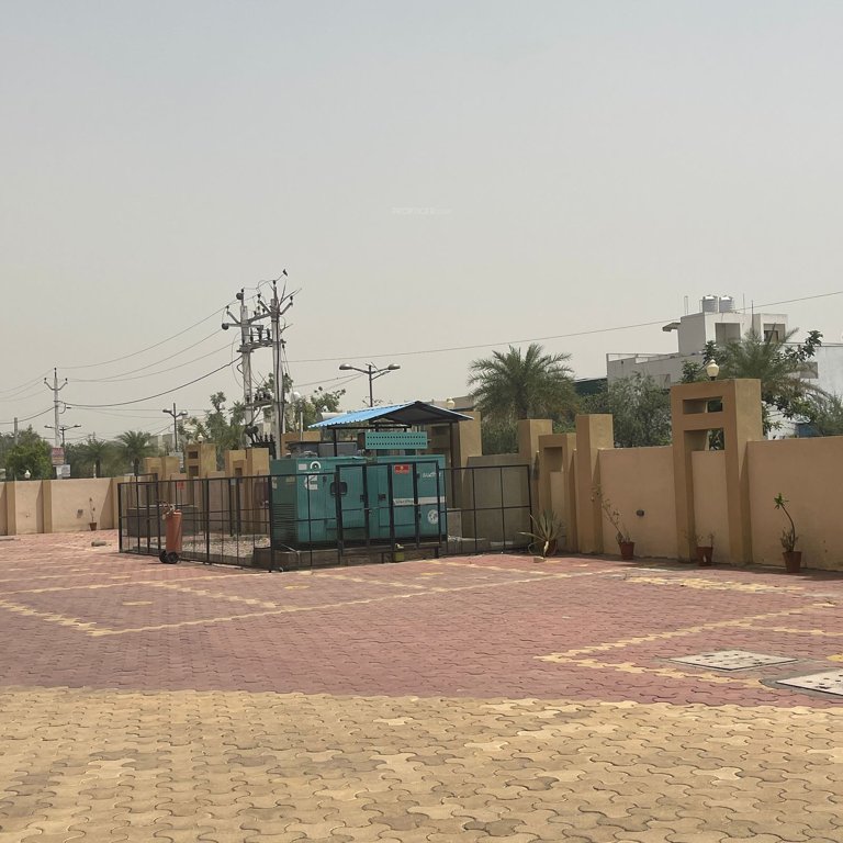  dream avenue Paved Compound