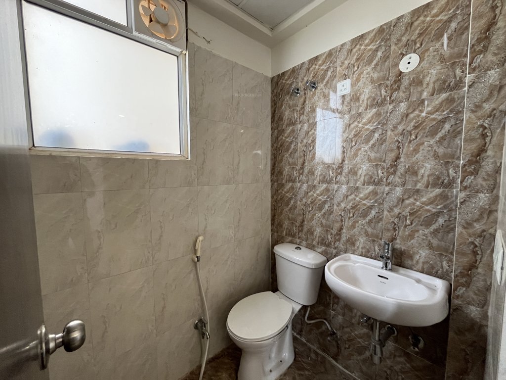  dream avenue Bathroom