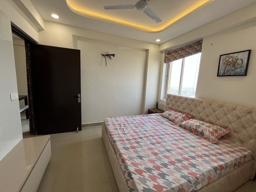  dream avenue Bedroom