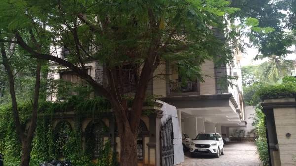  valleria Closed Car Parking