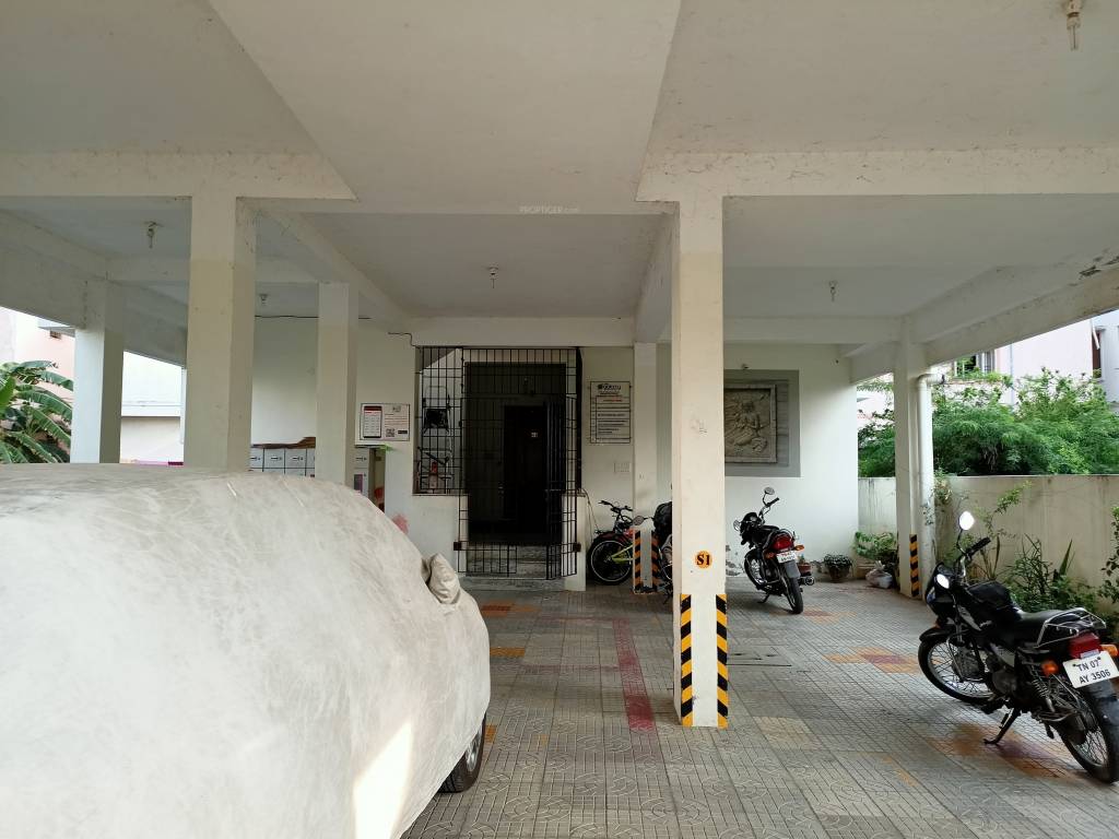  galaxy Closed Car Parking