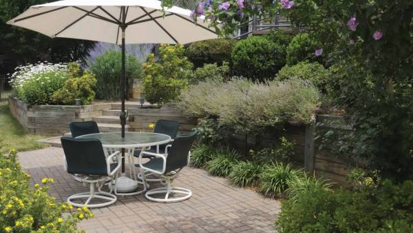  92-bellevue Landscaped Gardens