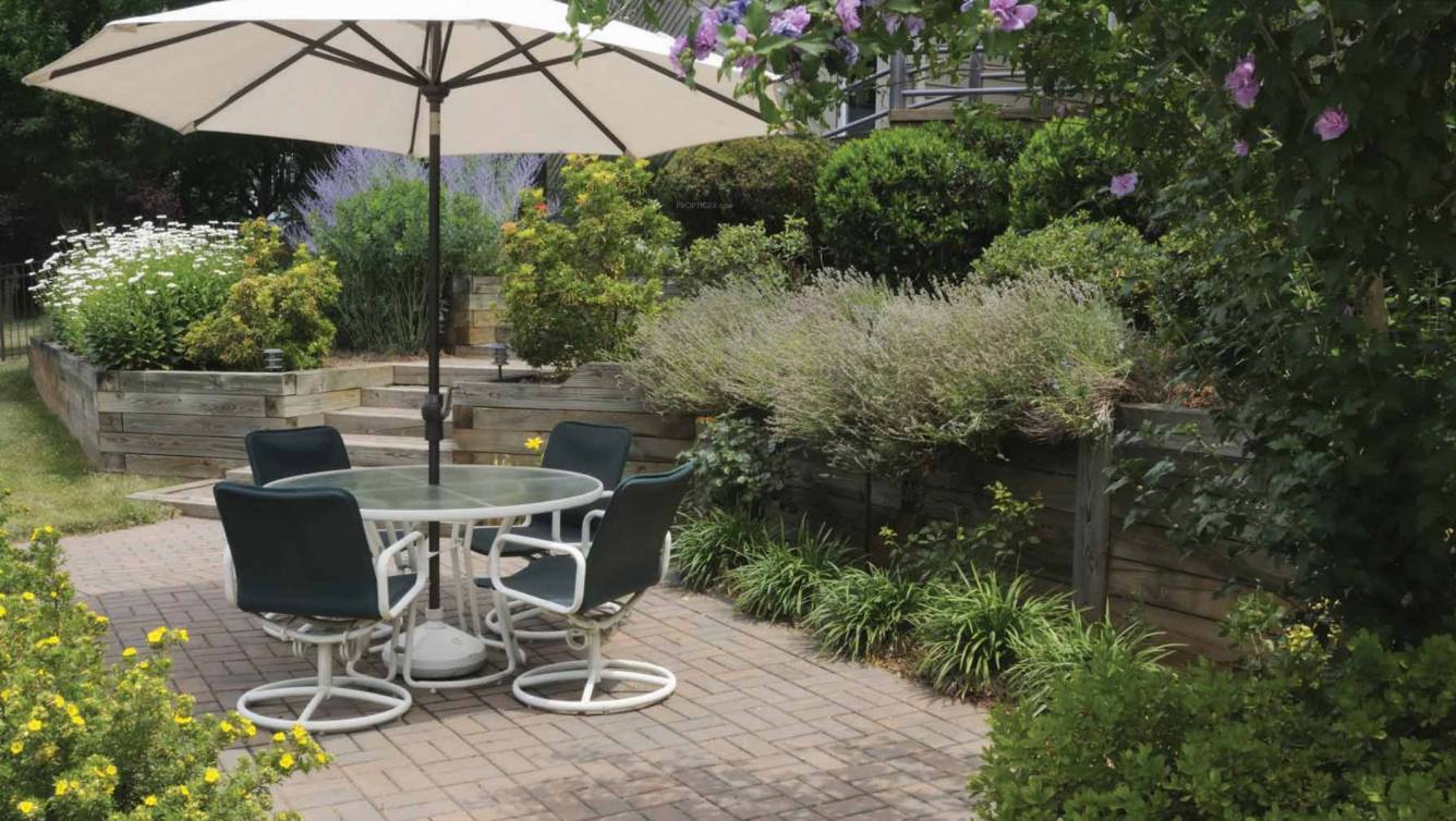 92 bellevue Landscaped Gardens