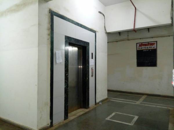  janu-bhoye-chs Lift Available