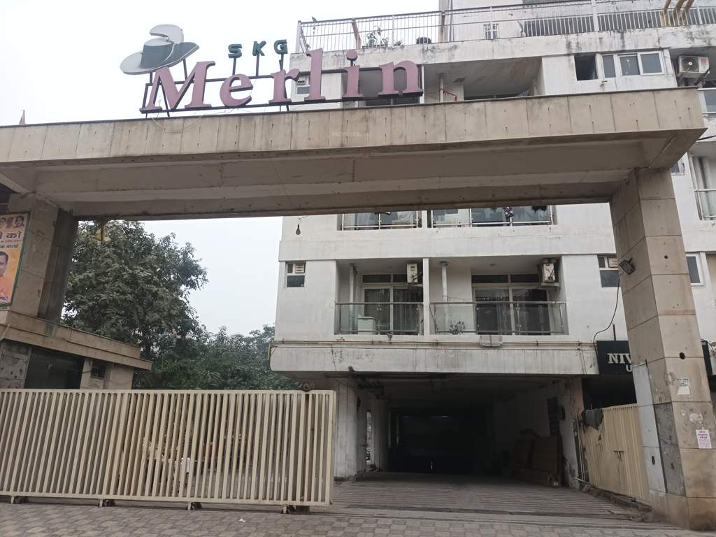  the merlin Entrance Lobby