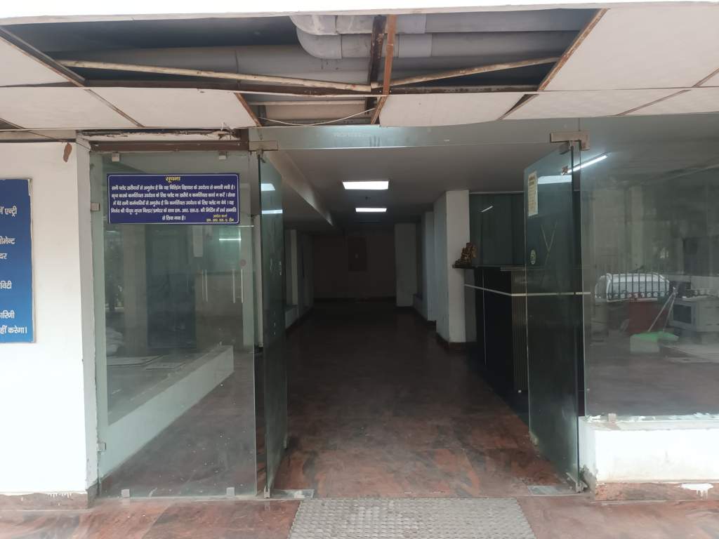  the merlin Entrance Lobby