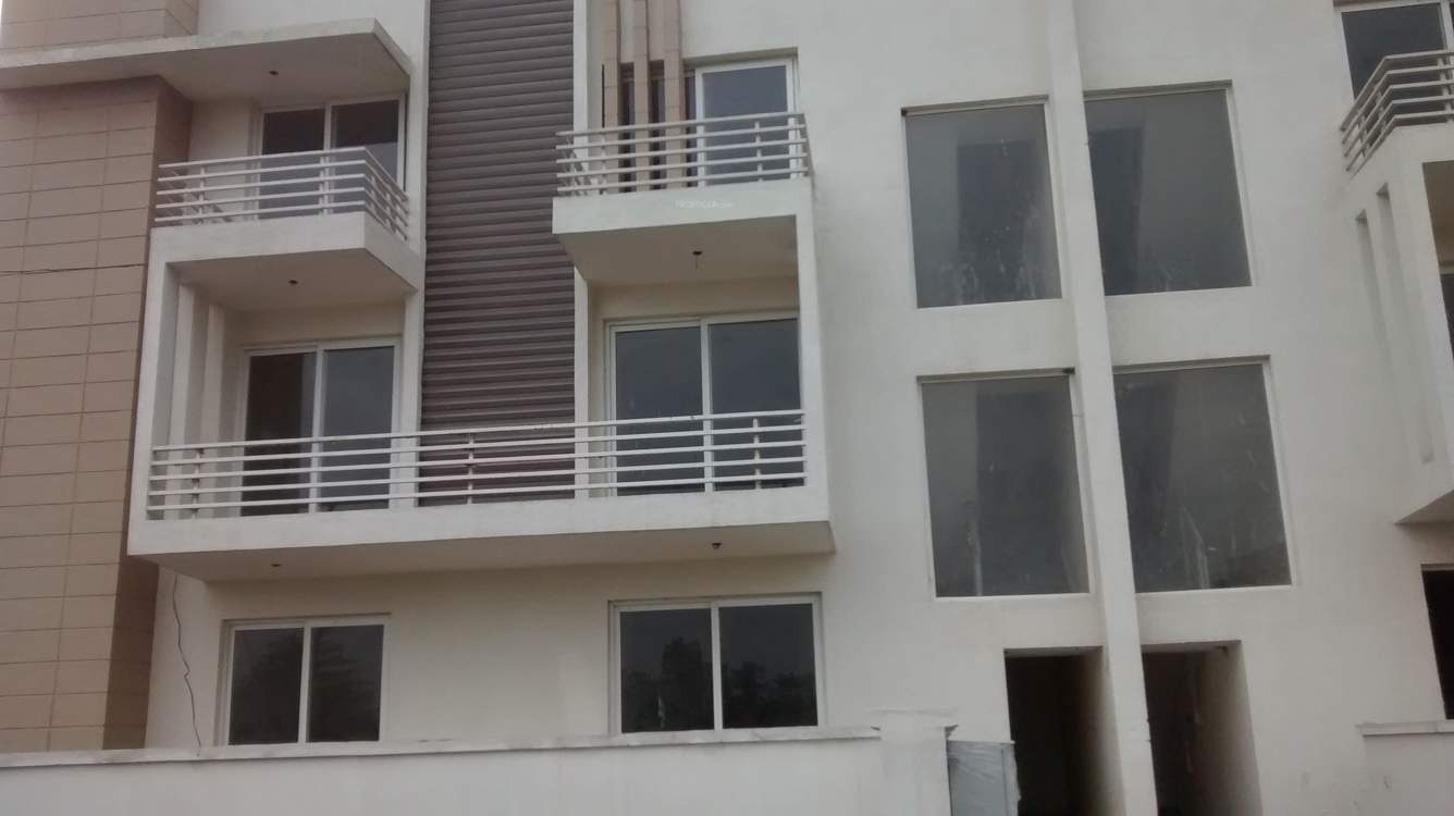  courtyard Images for Elevation of Roots Roots Courtyard