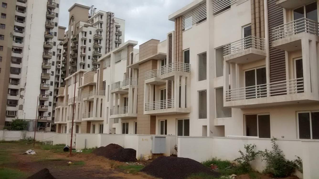  courtyard Images for Elevation of Roots Roots Courtyard