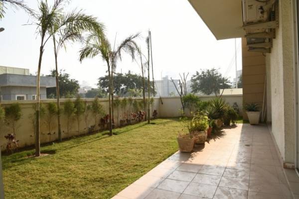  courtyard Landscaped Gardens