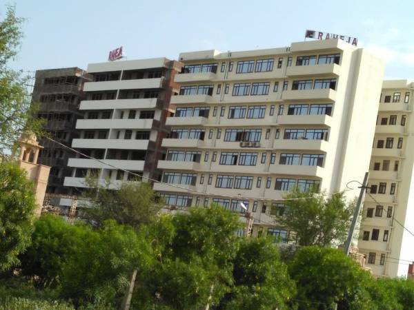 main of Reputed Raheja Tower