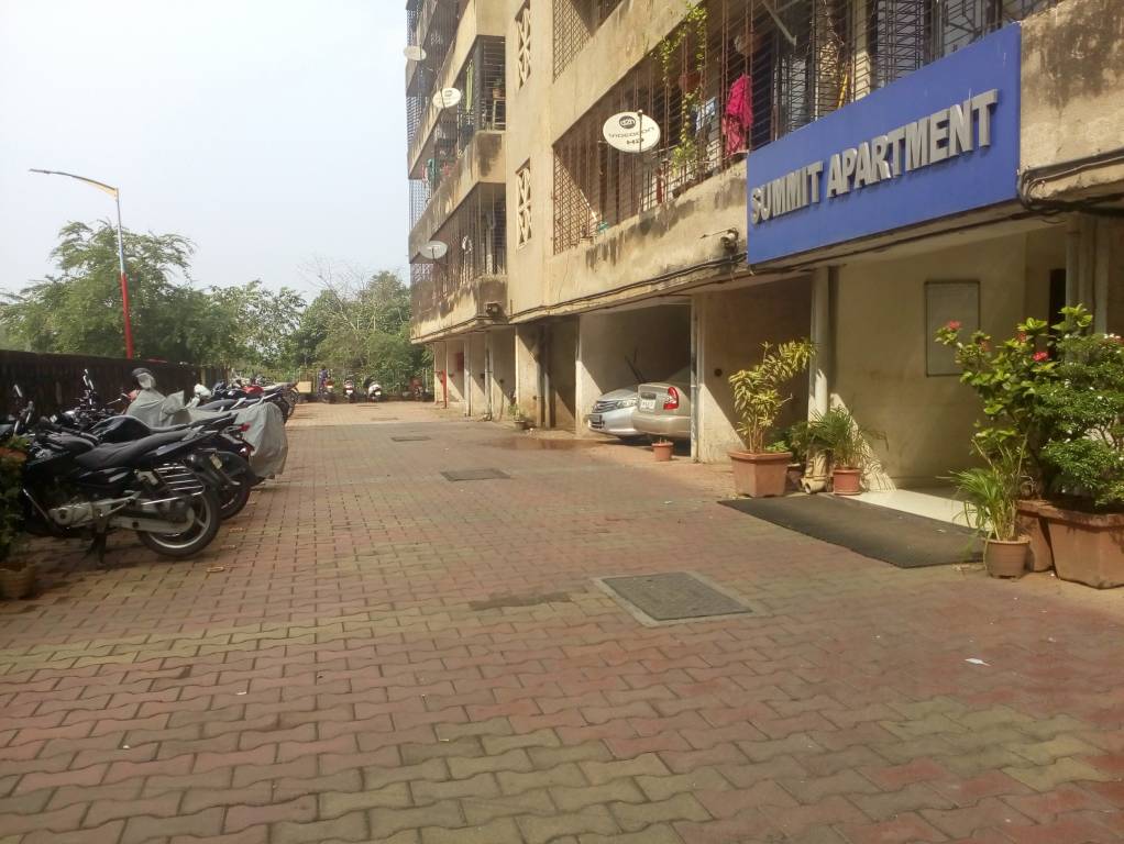 summit apartments Car Parking